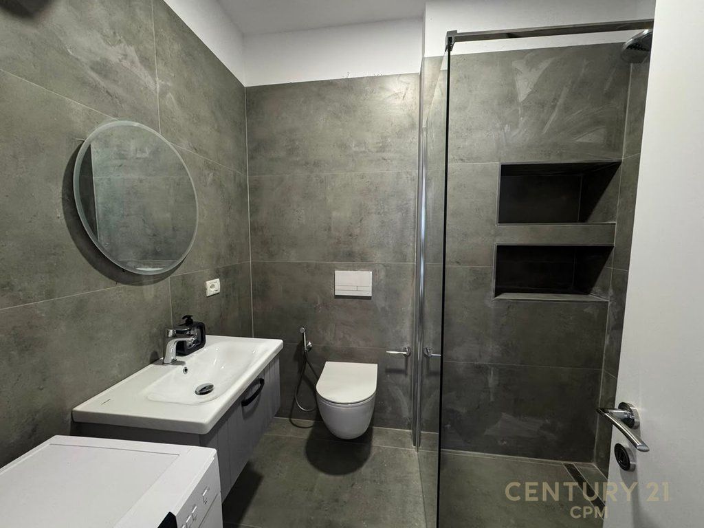Super apartament 2+1 + post parkimi per qira tek Tregu Elektirk!