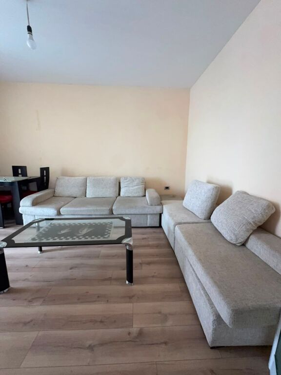 Shitet super apartament 2+1 Perball Shkolles Bajram Curri