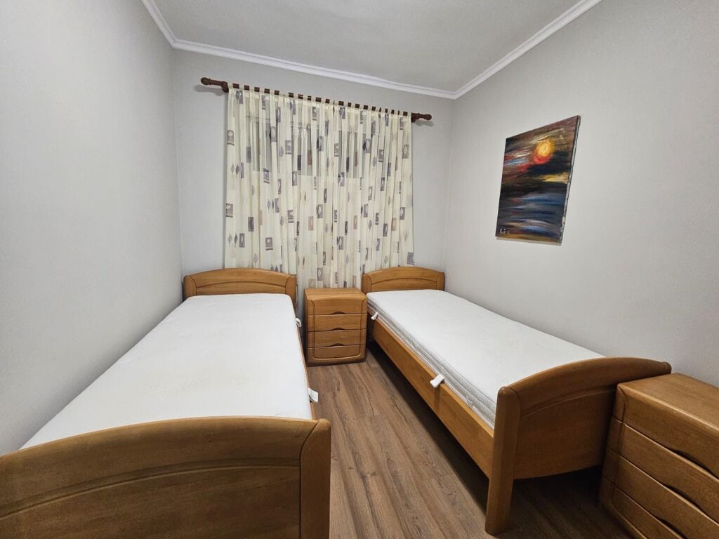 Apartament 2+1 per qera ne Bllok !