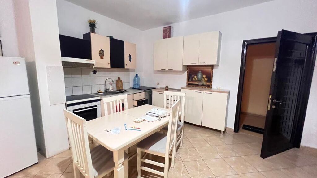 Apartament 2+1 per qera ne fresk prane restorant Fresk !