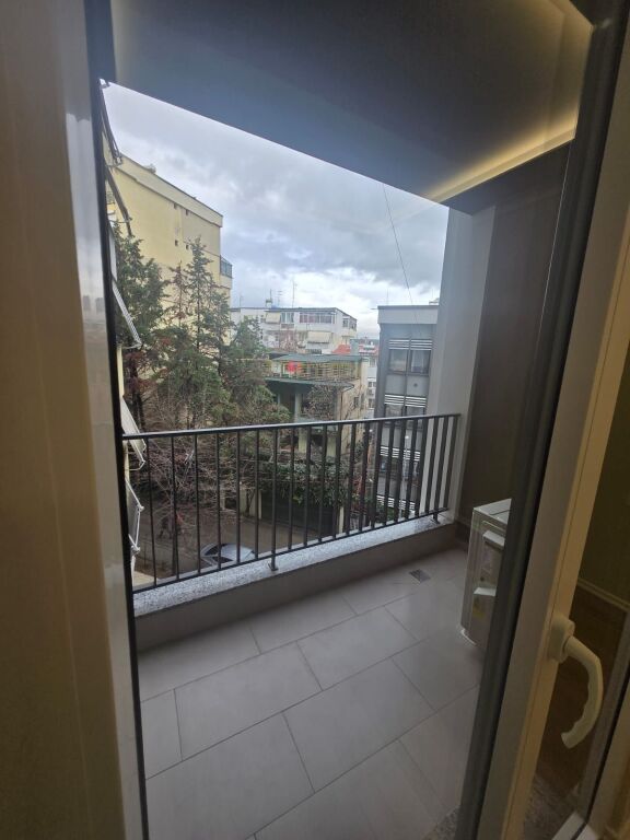 JEPET ZYRE ME QERA, KOMUNA E PARISIT