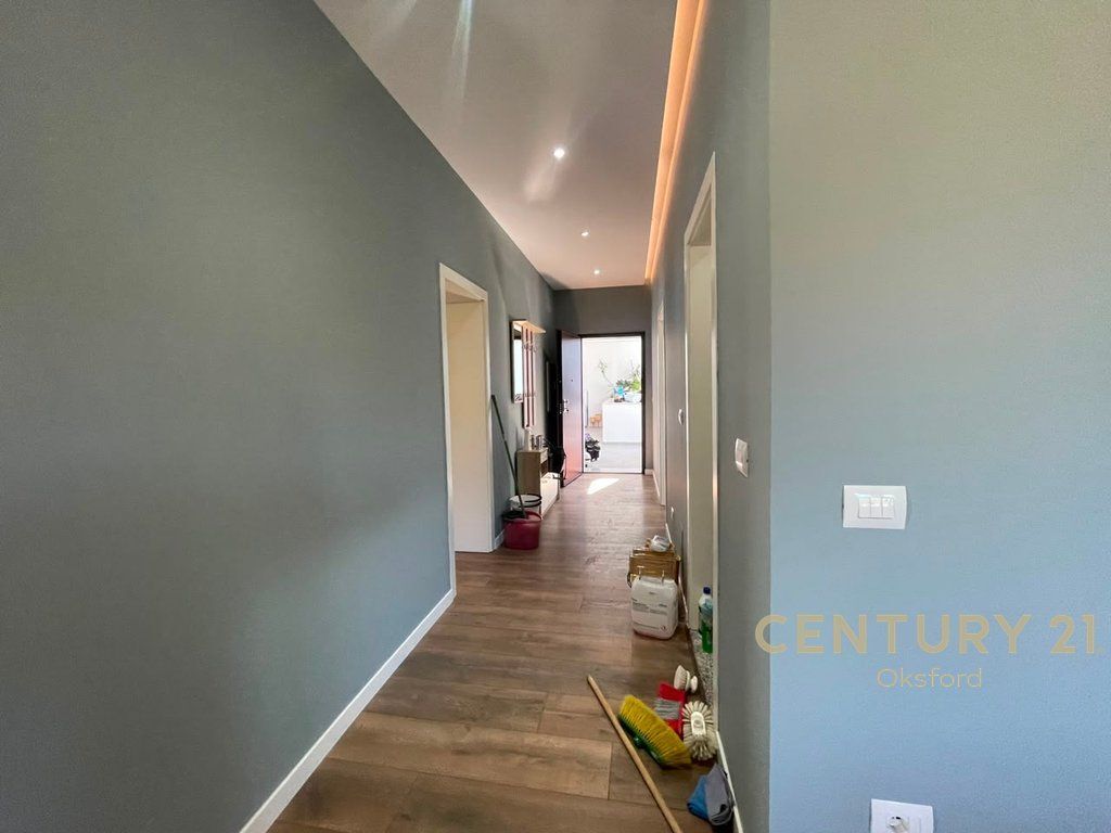 APARTAMENT PËR QIRA 2+1+2+POST PARKIMI TE KOPSHTI BOTANIK!