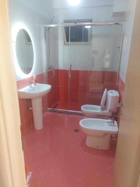 Jepet me qera Apartamenti 1+1 , Astir tek Optika Luani  400 mije leke te vjetra