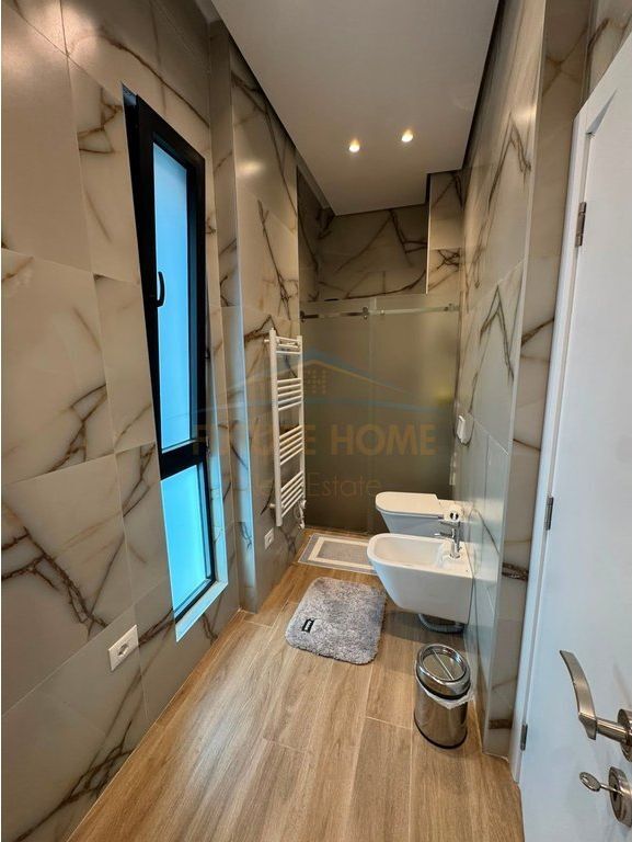 Affitto, Appartamento 2+1+2 + Posto Auto, Square 21, Via Kavajës 1,300 €