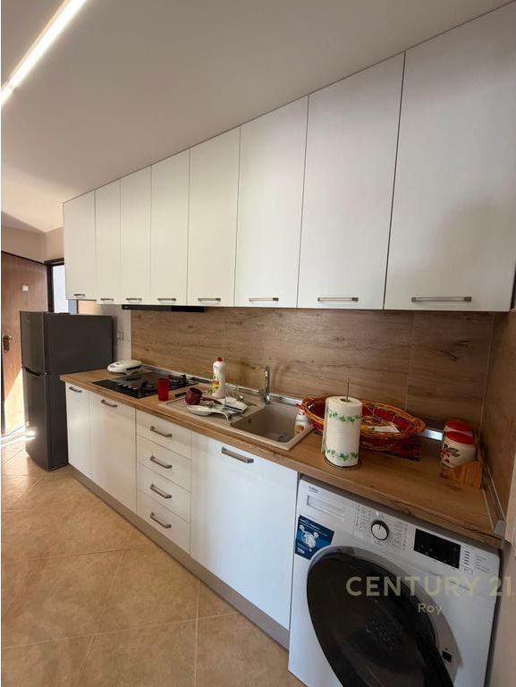 SHITET APARTAMENT 1+1 NE VIJEN E PARE ME DETIN !