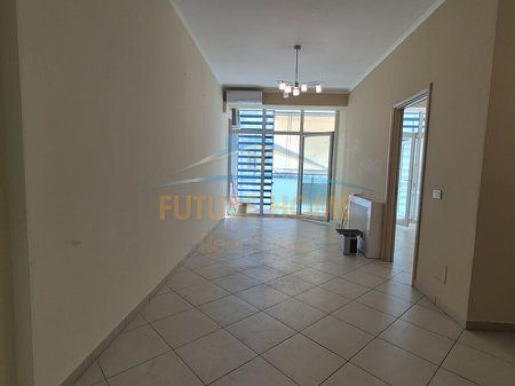 In vendita, Appartamento 1+1, Komuna e Parisit, Tirana.