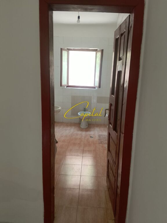 APARTAMENT EMEQIRA 2+1 ISH TREGU ELEKTRIK 40.000 LEKE