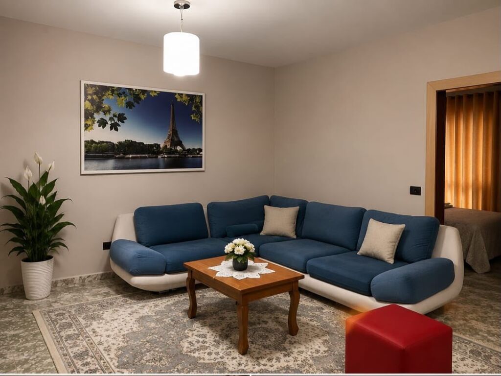 Komuna e Parisit, Shitet apartament 2+1 me Hipoteke 132m2!