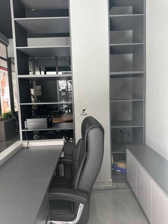 UFFICIO IN AFFITTO 40 M2 GARDEN BUILDING 140.000 LEKE FH-83731
