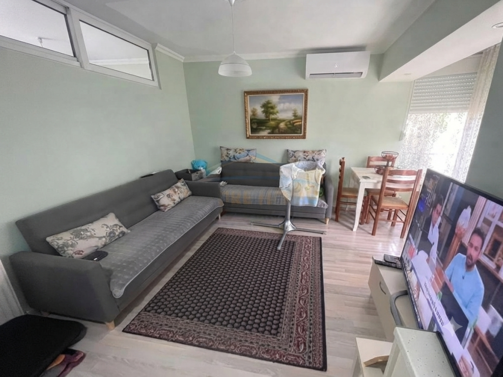 Qera, Apartament 1+1 (i konvertuar në 2+1), Rruga Mihal Grameno, Tiranë.