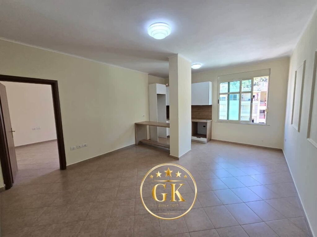 🏡 VENDESI 1+1+Balcone 📍Shkembi Kavajes, Vicino all'hotel Leonardo 📲