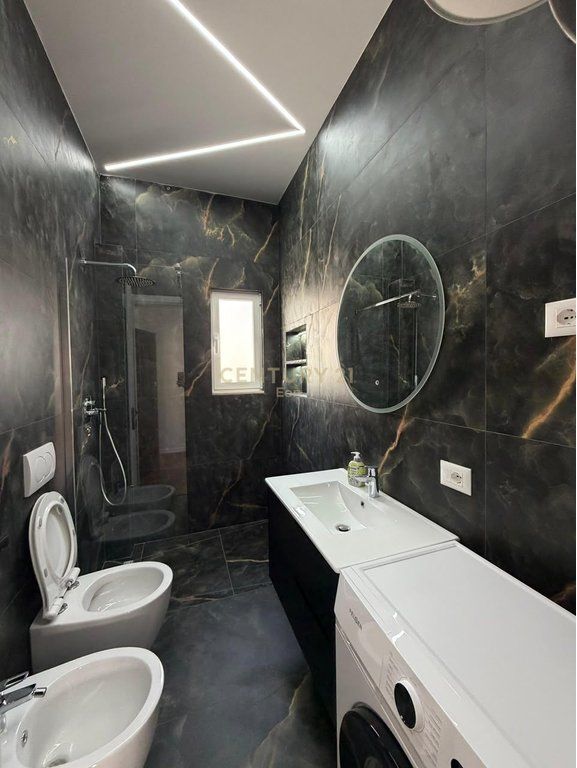 Appartamento 2+1+2 in affitto nel Centro di Durazzo! 700 € /Mese