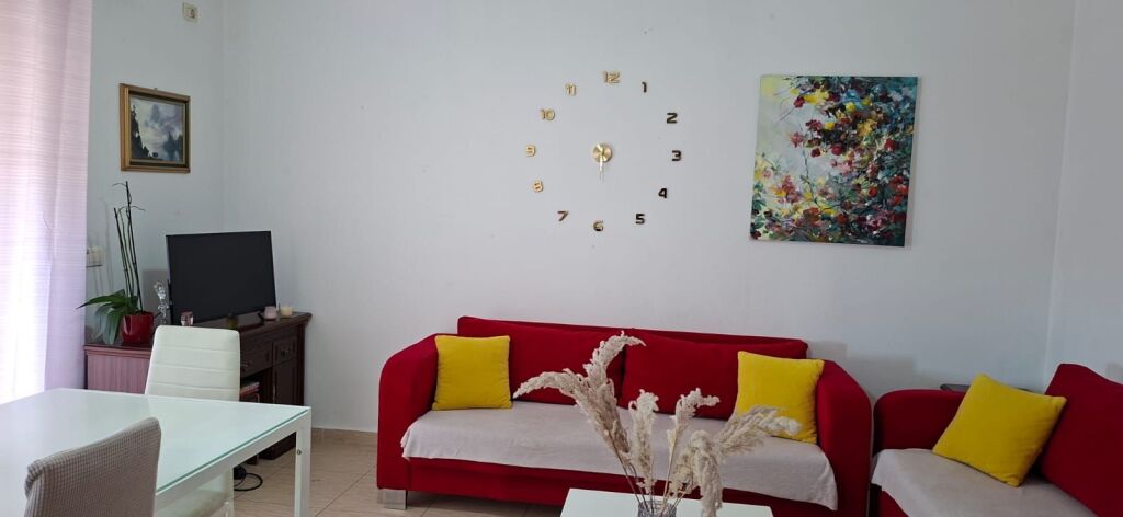 Affittasi Appartamento 2+1+1 con Balcone