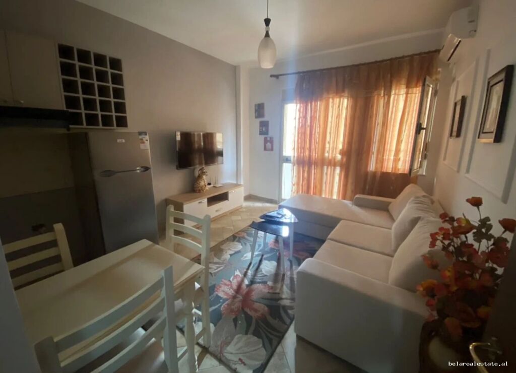 Apartament me Qera 1+1 tek Komuna e Parisit (ID B2101817) Tirane