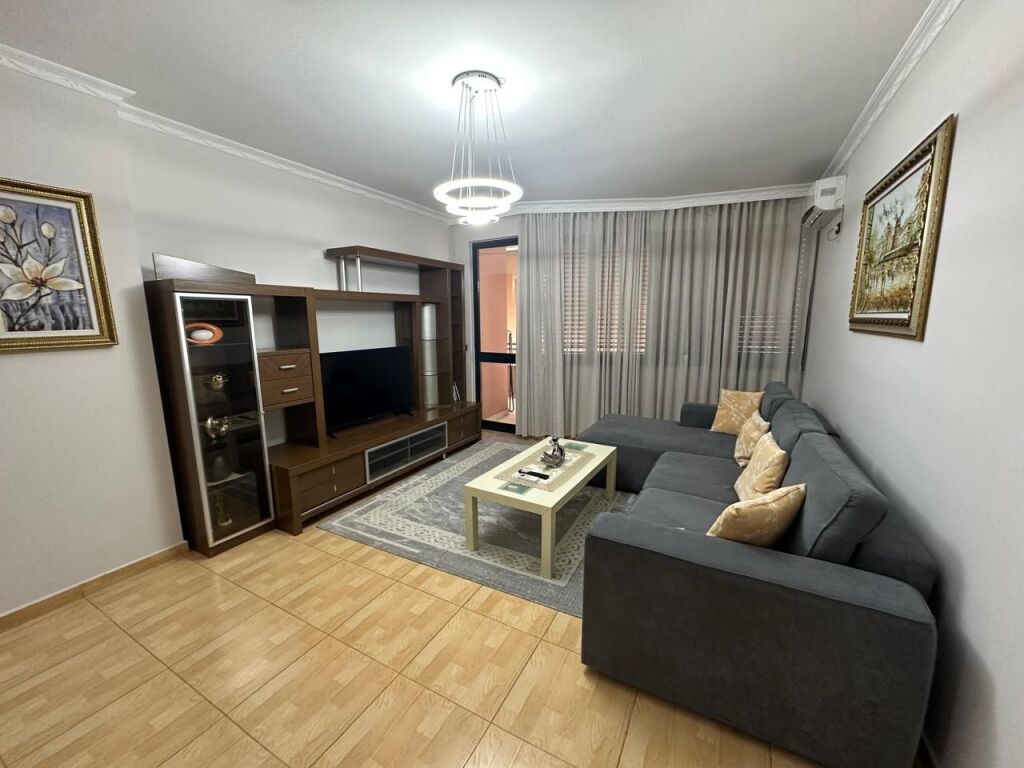 Ne zone e 21 Dhjetorit jepet me qera apartament 2+1+2,i mobiluar. 75,000Leke