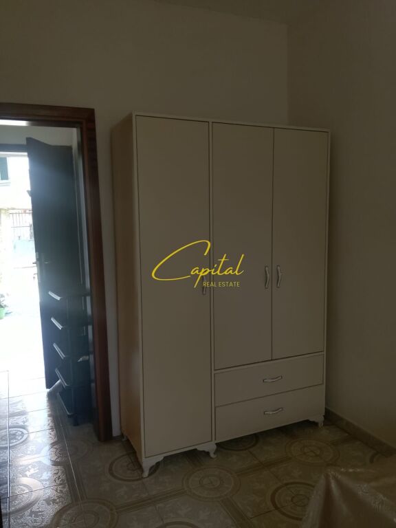 APARTAMENT EMEQIRA 2+1 ISH TREGU ELEKTRIK 40.000 LEKE