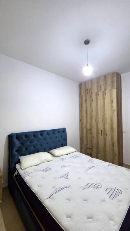 APARTAMENT 1+1. 35000 LEKE.QYTET STUDENTI.