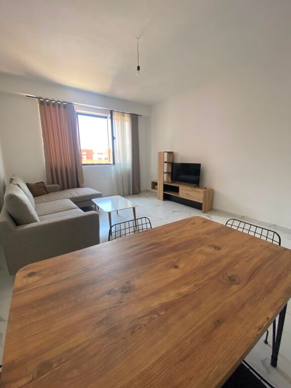 🏡 Appartamento 1+1 in affitto  📍 Astir, accanto a max mart   🏢 7° piano  🛋️ Completamente arredato  🛗 Con ascensore  ➡️ Con balcone  📐 Superficie: 72 m2   💰Prezzo: 40.000 Lek/mese  📩 Per maggiori informazioni o per una visita alla proprietà, contattare: