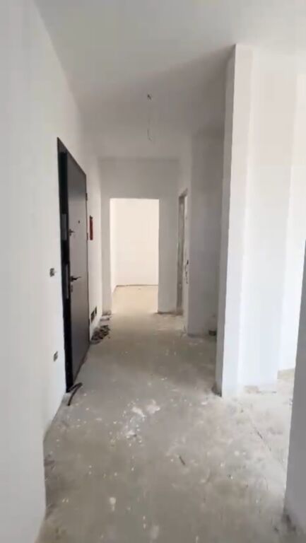 Shitet apartament 2+1+2