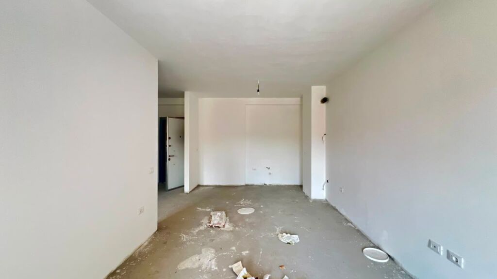 🏠 **FOR SALE: 2+1+1 Apartment with Walk-in Closet**  📍 Xhamllik 🌞 South Facing 💰 €187,000 🏢 Building Completion: 2026 🏢 2nd Floor 📐 99 m²  🔥 **Ready to Move In – August 2026** 🔥