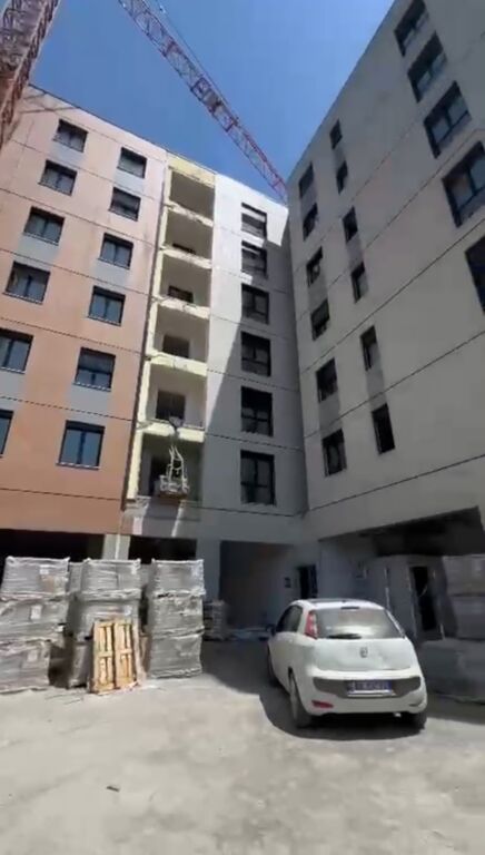 Shitet apartament 2+1+2