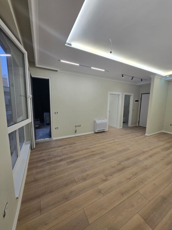 Rent | Ambjent Biznesi | Komuna e Parisit | 600 €/month