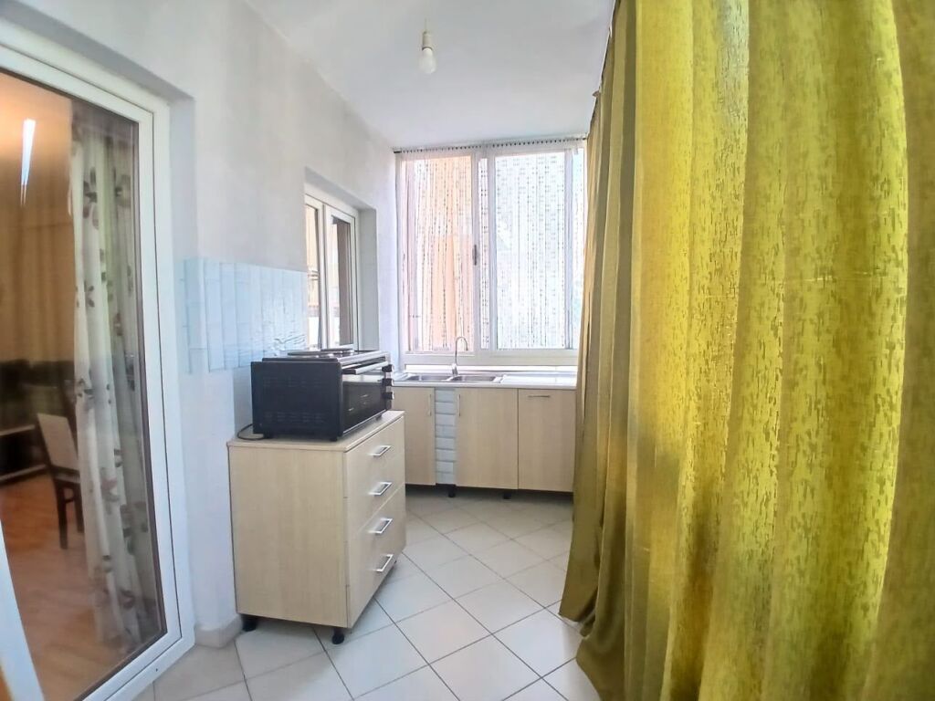 Jepet Me Qera Apartament 2+1+2 Ballkone