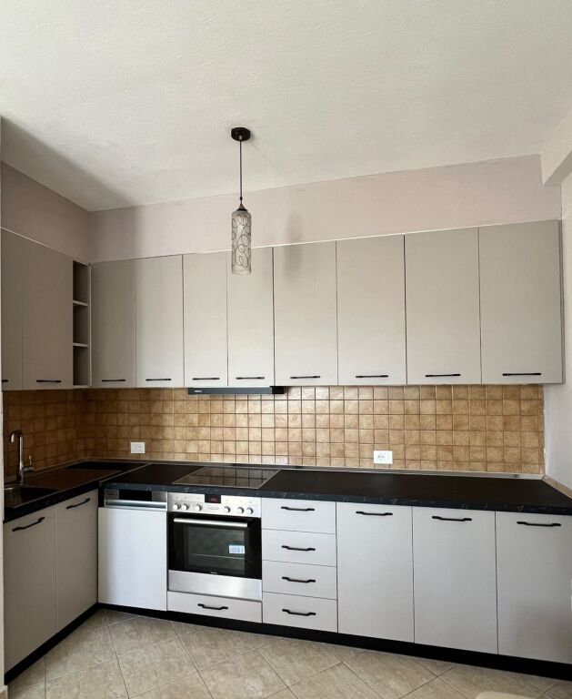 Affitto | Apartament 2 + 1 | Ish Tregu Elektrik | 450 €/mese