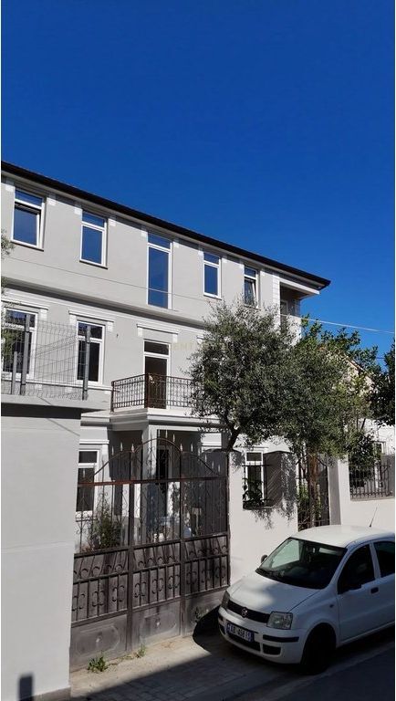 Opportunità Unica di Investimento | Edificio a 3 Piani vicino a Piazza della Bandiera, Vlora