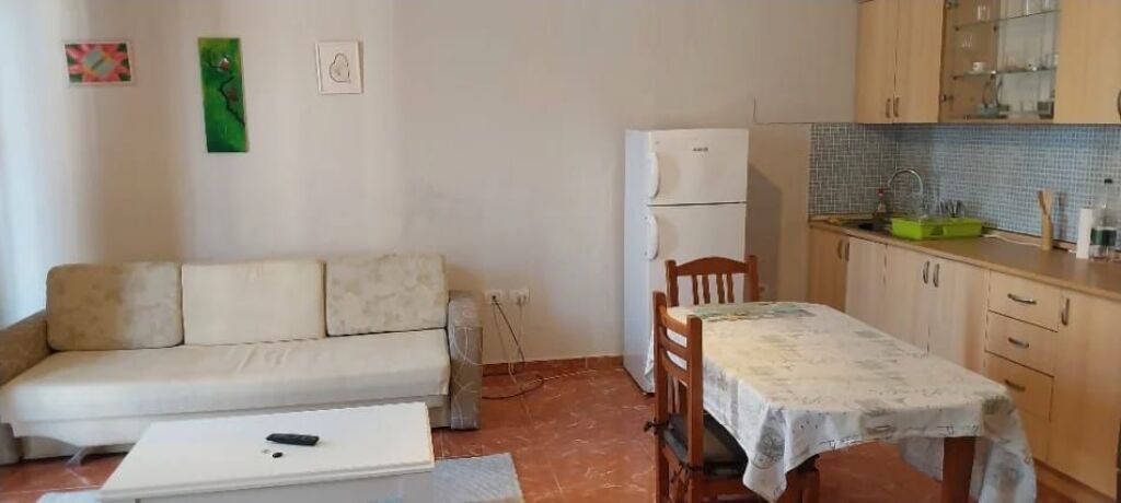 AFFITTASI APPARTAMENTO 1+1, VIA ELBASANI
