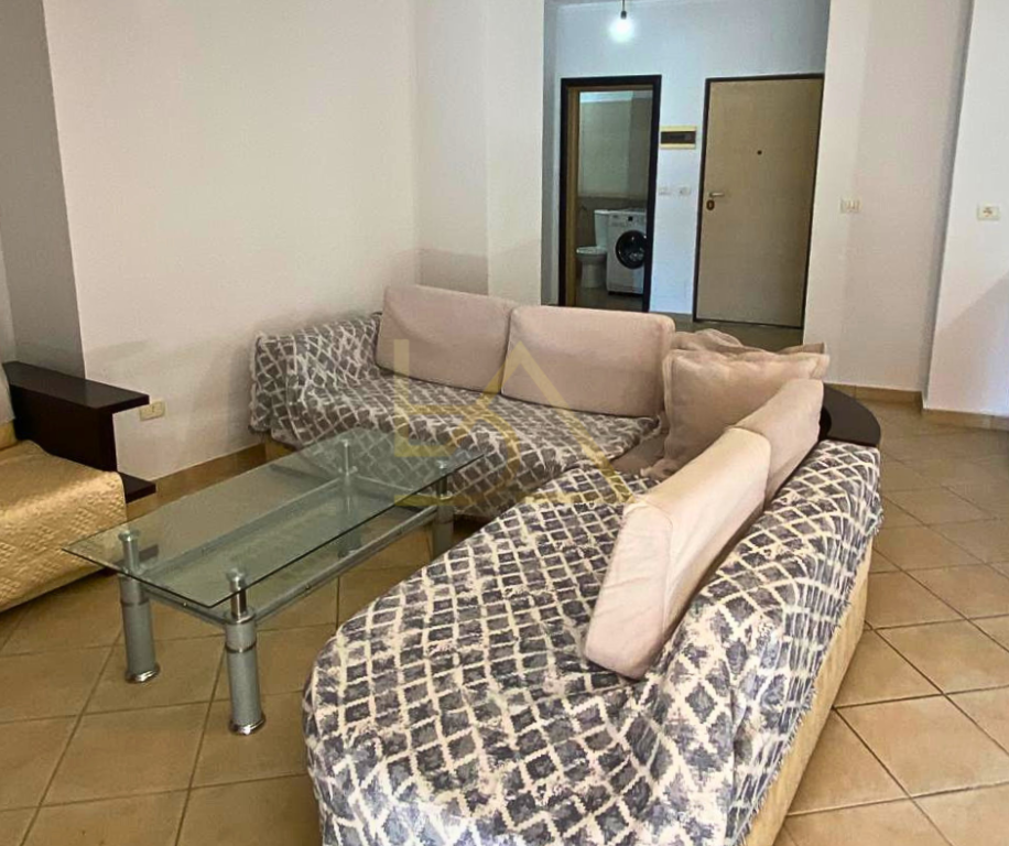 Apartament me Verandë të Madhe për Shitje – Astir, Tiranë