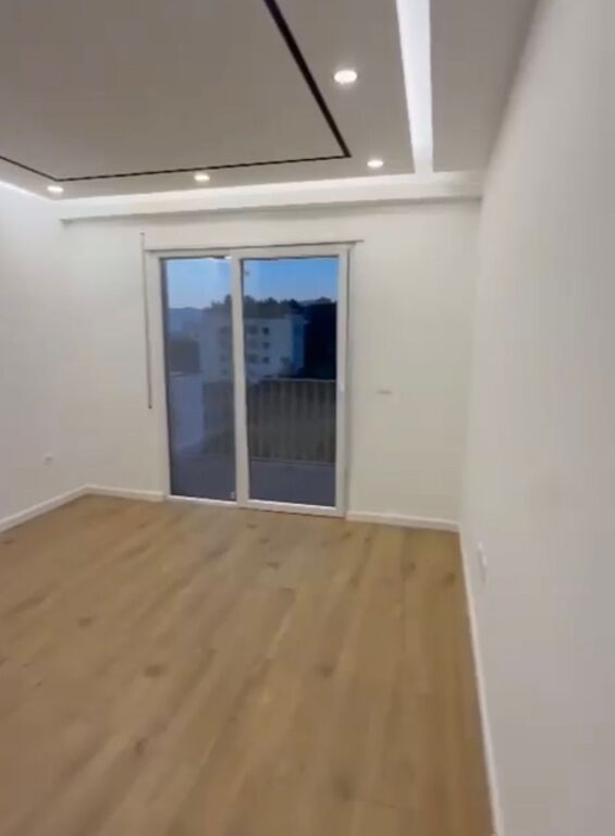 Jepet me qira apartament 1+1 bosh në Astir!