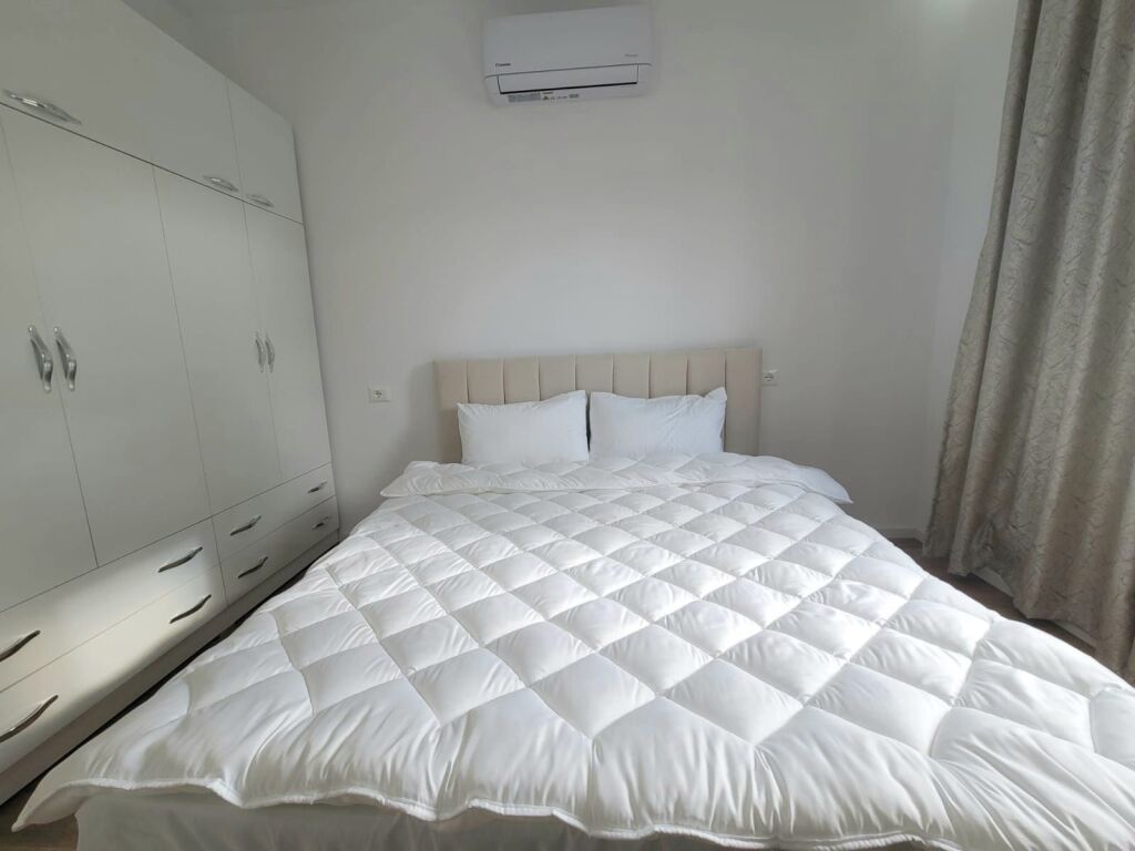 Jepet Me Qera: Shtëpi Private ( 1 Kateshe Me Oborr ) 2+1 ** Teg - Rr. E Vilave - 100% I Ri, Cilesi Premium | Jepet Bosh Ose I Mobiluar ** Sipas Kerkeses | 60,000 Leke/Muaj