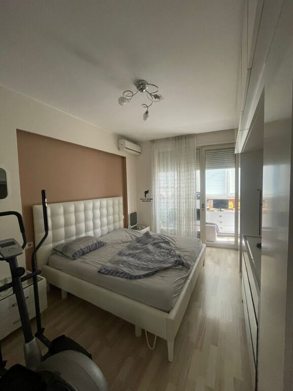 SHITET APARTAMENT 2+1+2+DEPO KOMUNA E PARISIT 320.000 EURO FH-83866