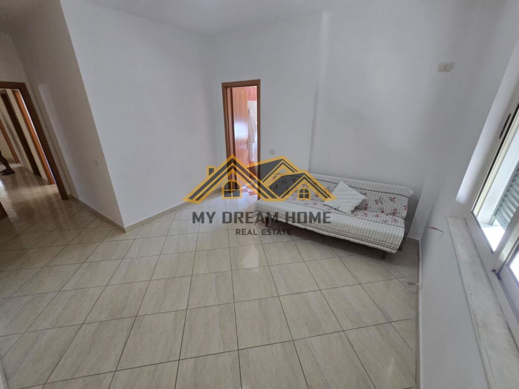 JEPET ME QIRA APARTAMENT 3+1+2 NE QENDER TE DURRESIT