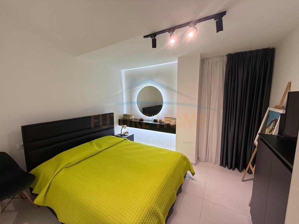 Shitet, Apartament 1+1, Fresku, Prane 2 Luaneve, Tiranë