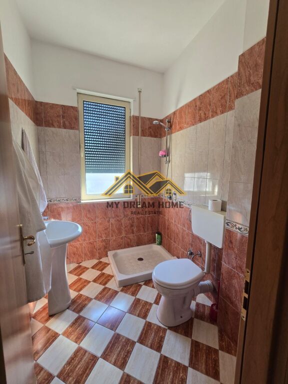 JEPET ME QIRA APARTAMENT 3+1+2 NE QENDER TE DURRESIT