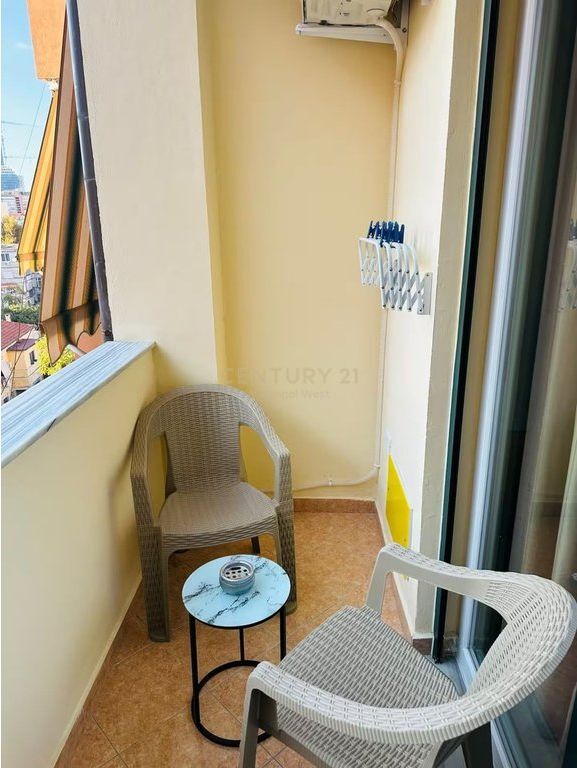 Xhamia e Tabakëve, Apartament me qira