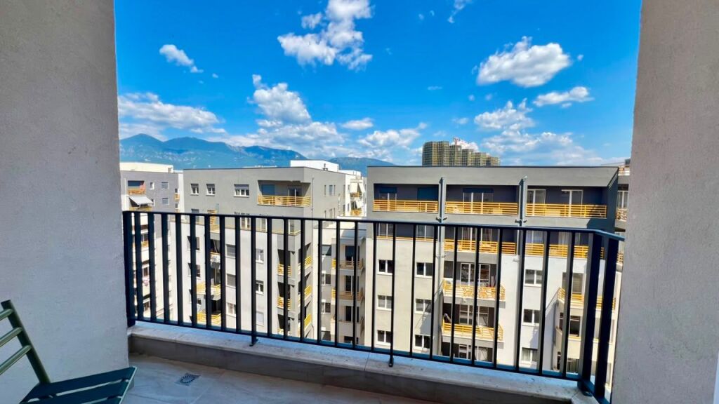 🏠 **FOR RENT: 1+1 Apartment**  📍 Aura Complex (Near Our Lady of Good Counsel University) 💰 55,000 ALL/Month 🏢 Building Year: 2025 🏢 6th Floor 📐 65 m² 🔥☄️ **100% Brand New – Never Occupied**