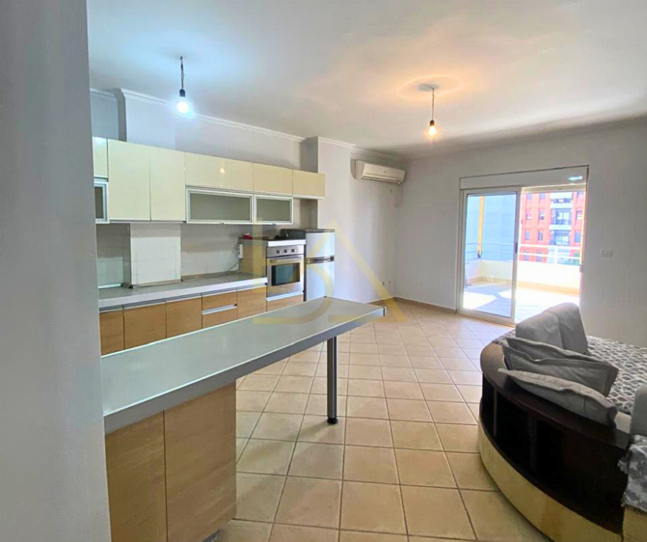 Apartament me Verandë të Madhe për Shitje – Astir, Tiranë