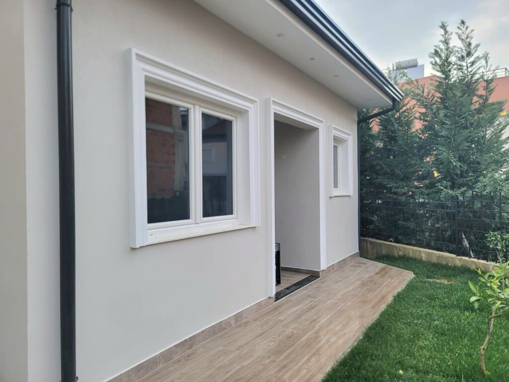 Jepet Me Qera: Shtëpi Private ( 1 Kateshe Me Oborr ) 2+1 ** Teg - Rr. E Vilave - 100% I Ri, Cilesi Premium | Jepet Bosh Ose I Mobiluar ** Sipas Kerkeses | 60,000 Leke/Muaj