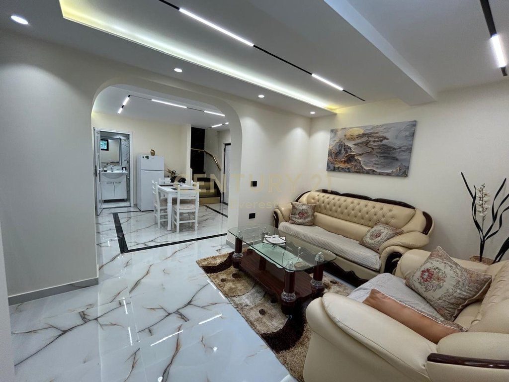 AMB. AMERIKANE, DUPLEX 2+1+2 FOR RENT