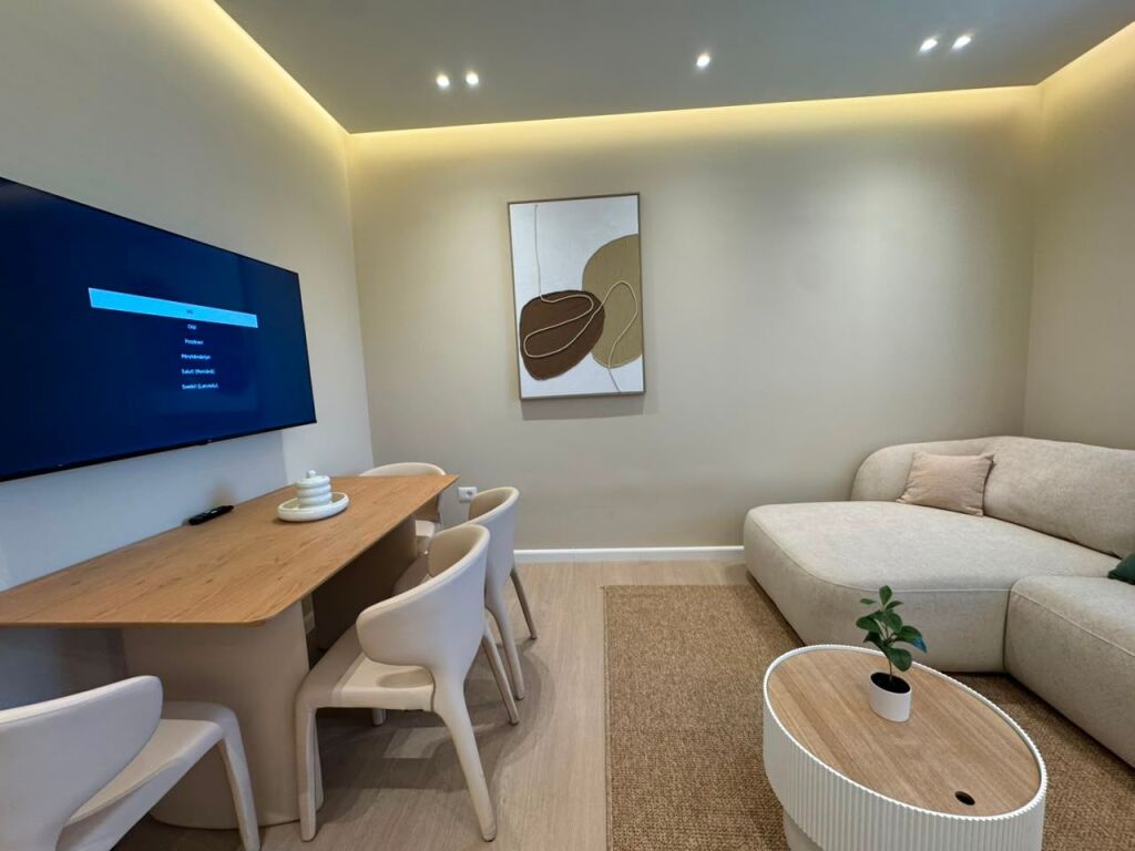 APARTAMENT MODERN 2+1 PER QIRA, RRUGA BARDHYL!