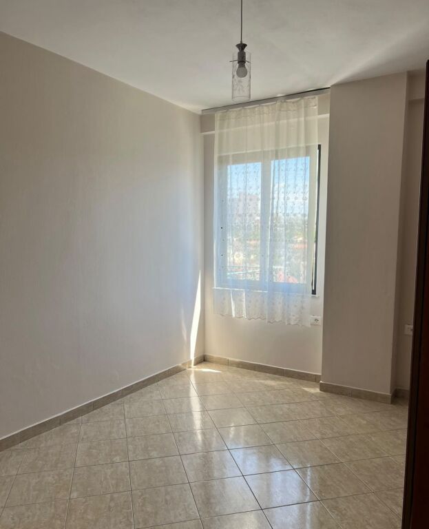 Affitto | Apartament 2 + 1 | Ish Tregu Elektrik | 450 €/mese