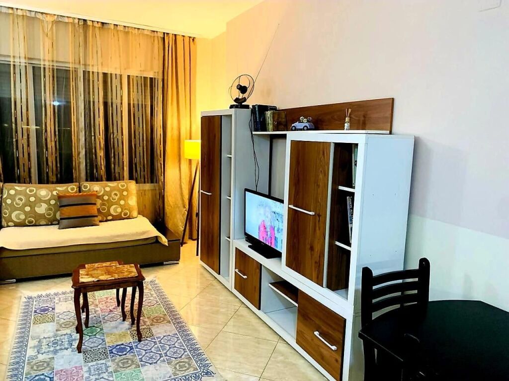 Apartament me qira 1+1 Rruga Kavajes