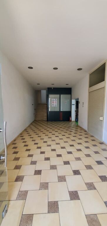 Jepet me Qera Magazinë – Siri Kodra, Tiranë