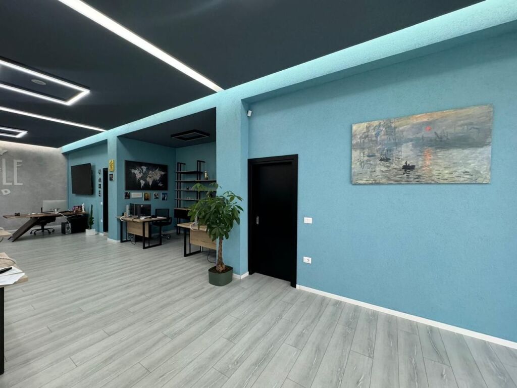 Shitet Ambjent Biznesi ne qender Durres
