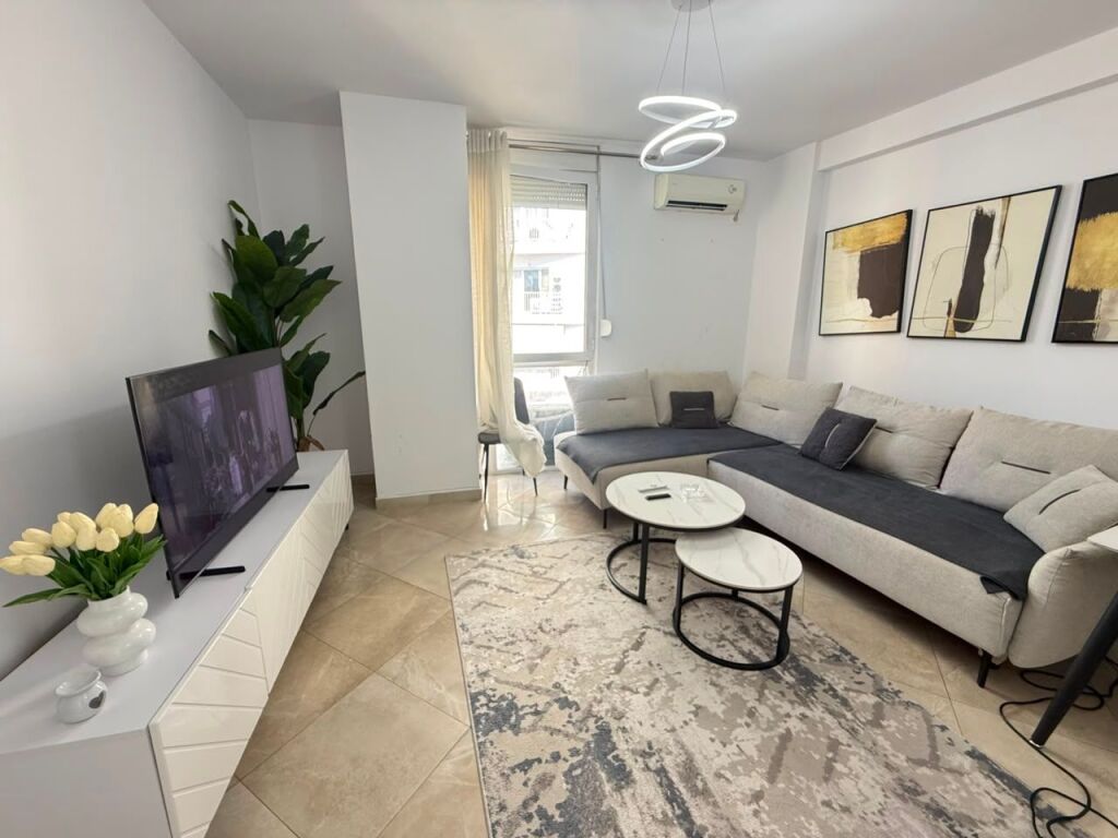 Apartament Me Qera 2+1 Tek Rruga e Barrikadave (ID B2201618) Tirane