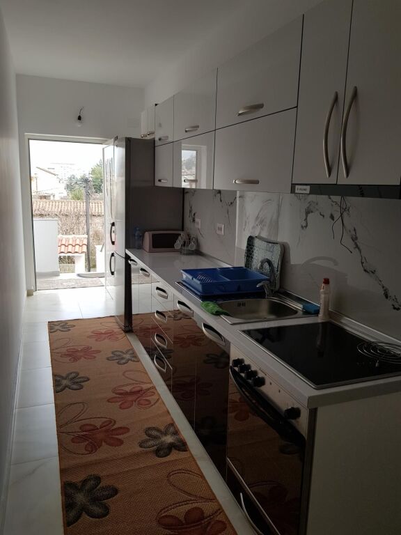 Affittasi appartamento 1+1 a Yzberisht