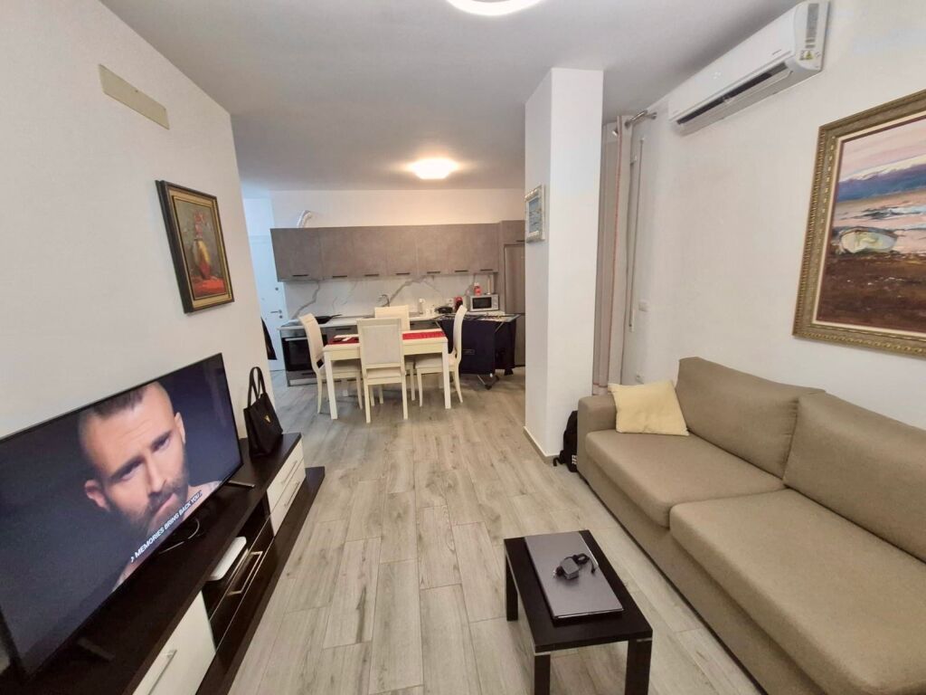 📣 QERA Apartament 1+1 Me Parking 📍 Rruga “Ferit Xhajko”, Prane Karburant Kastrati ✨